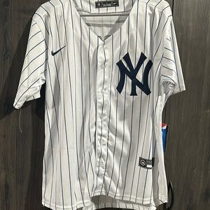 Yankeez judge jersey